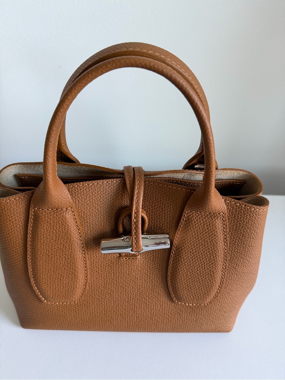 Long champ small le Roseau satchel comes with strap like new no dust bag.